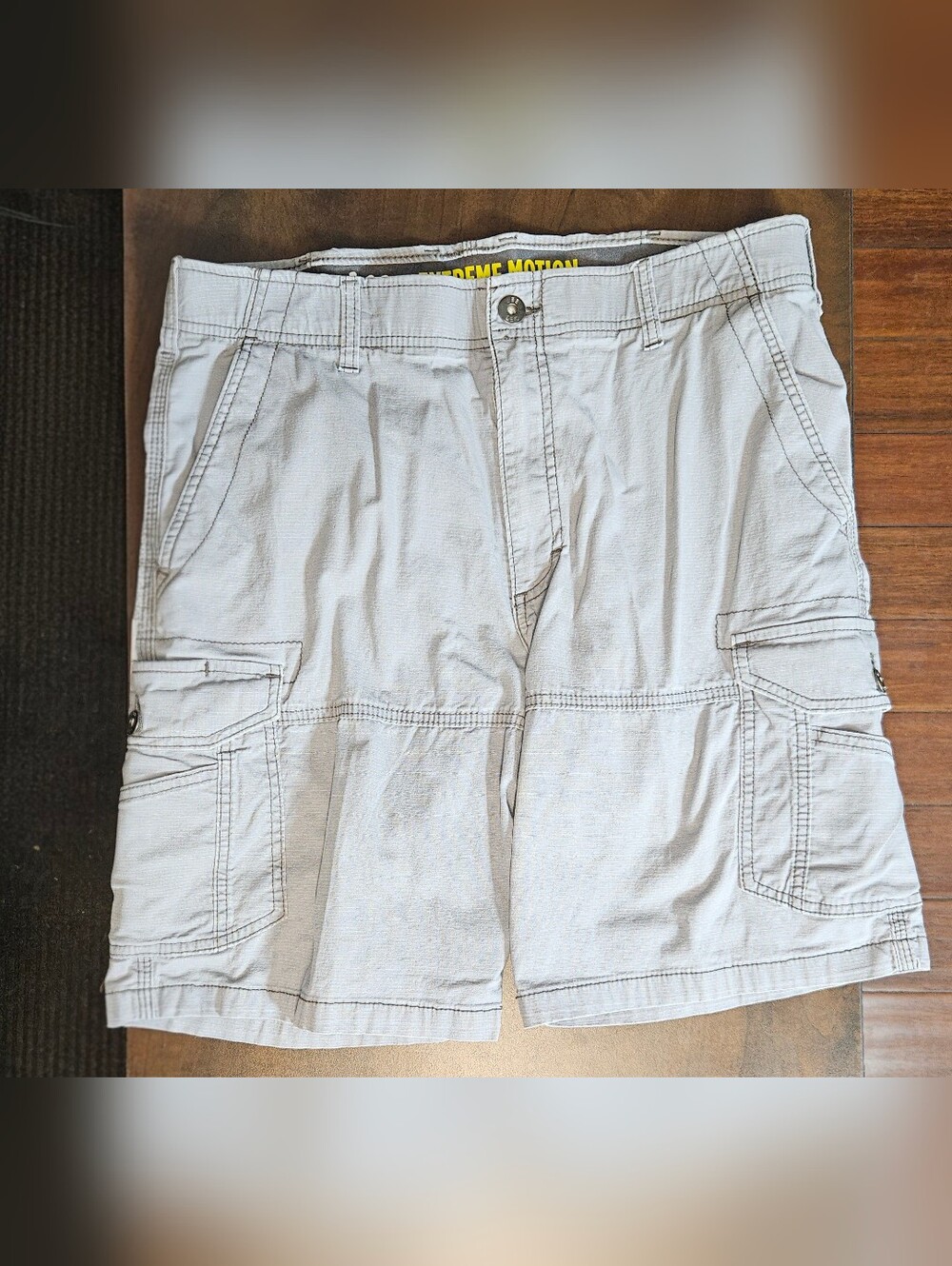 Lee Extreme Motion size 34 gray cargo shorts